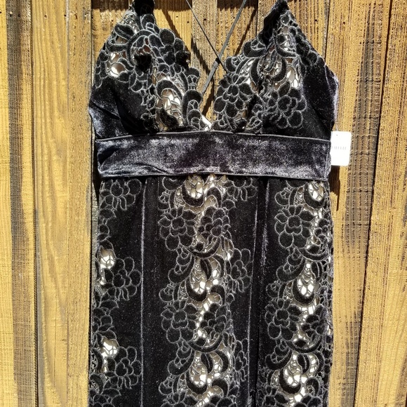 NWT Free People Saylor Black Velvet Mini Dress 🔹️FIRM PRICE🔹️ - Picture 2 of 7